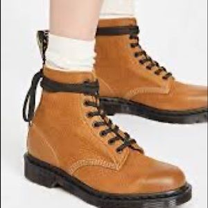 Dr. Martens 1460 Pacal tan boots - RARE color Size 7 fits like 8